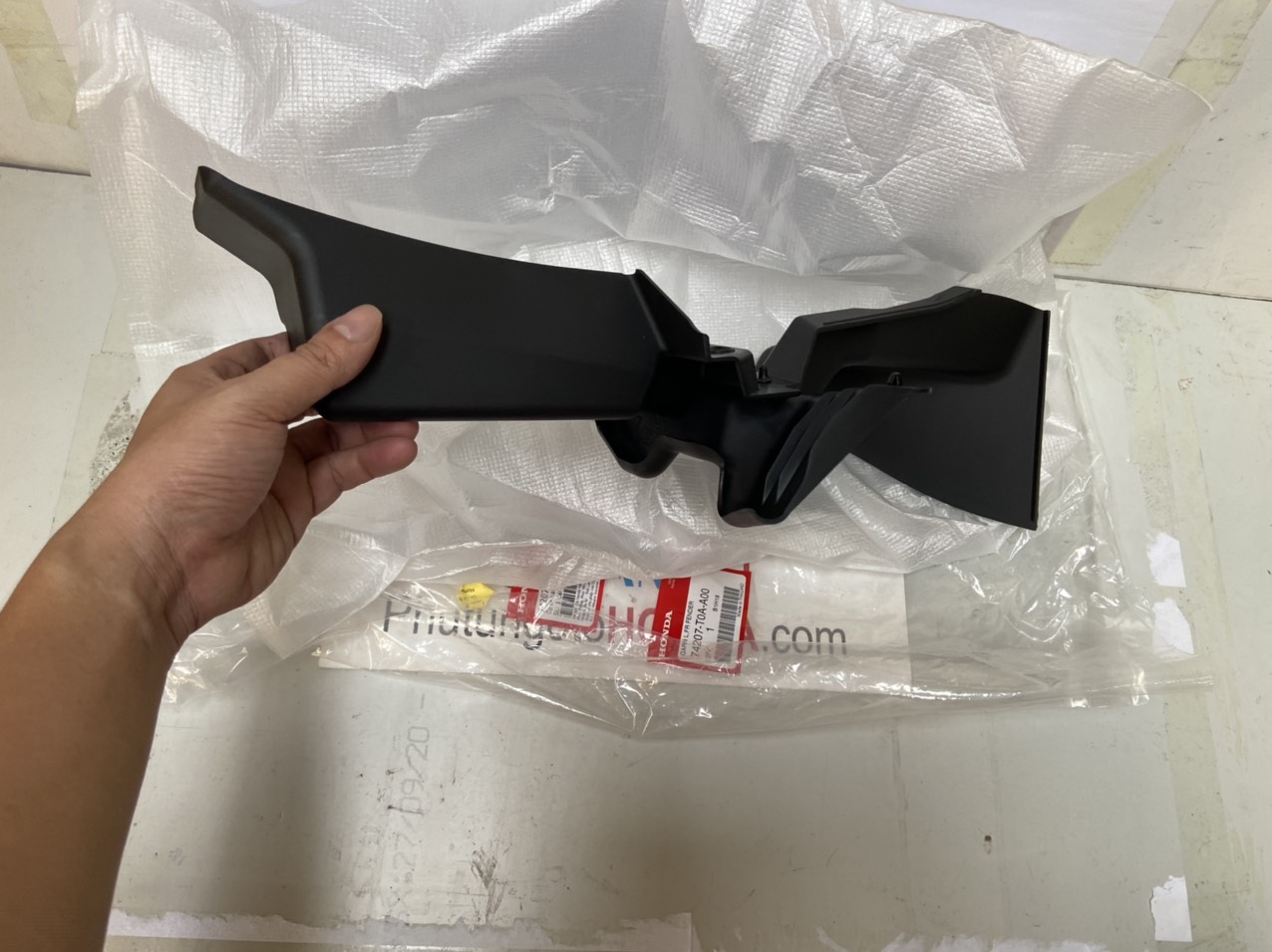 Tấm nhựa ốp che tai xe Honda CRV 2013 đến 2017